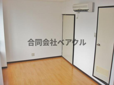 【寝室】 | きぬがさビル | 使い勝手のいい寝室です
