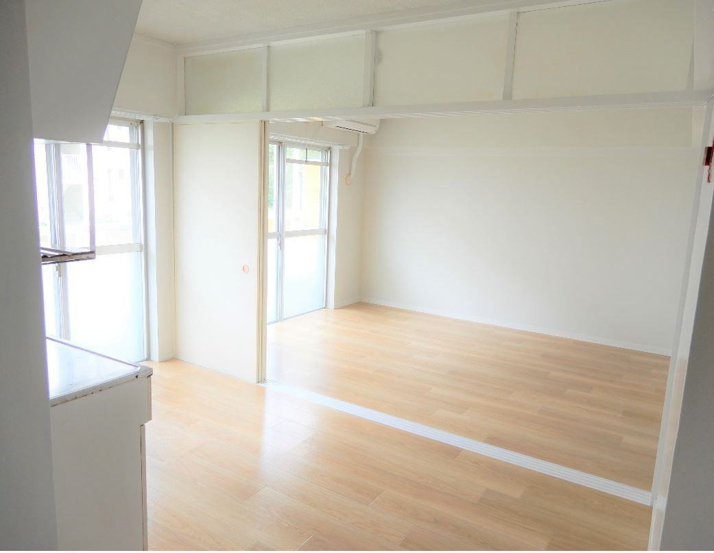 ビレッジハウス大牟田【キャッシュバック対象物件】の居間・リビング|おしゃれな居間です