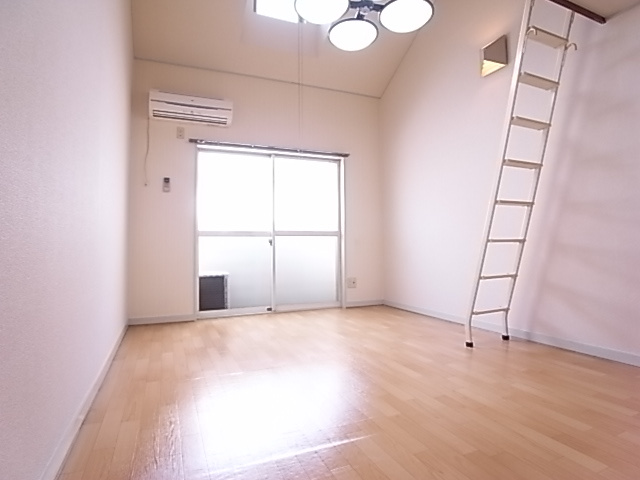 ヨーロピアン16Bの居間・リビング