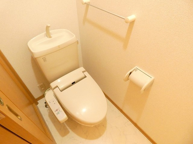 レクサスⅡのトイレ|シャワー付き暖房便座