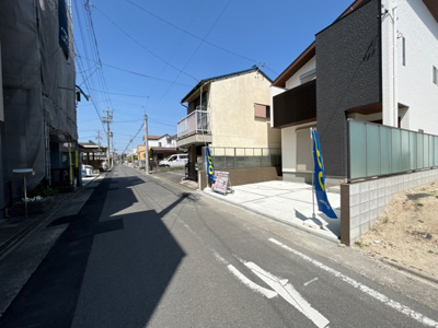 【前面道路含む現地写真】 | 千種区日岡町3丁目　全1棟＜仲介手数料無料＞田代小・城山中　新築一戸建て | 4/12撮影
交通量の少ない閑静な住宅街に建っています。