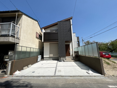【駐車場】 | 千種区日岡町3丁目　全1棟＜仲介手数料無料＞田代小・城山中　新築一戸建て | 4/12撮影
並列2台駐車可能です。