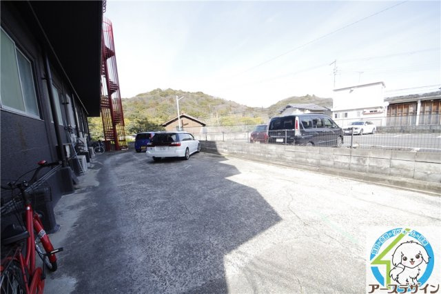 白川台ハイツの駐車場
