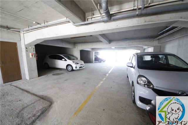 白川台ハイツの駐車場