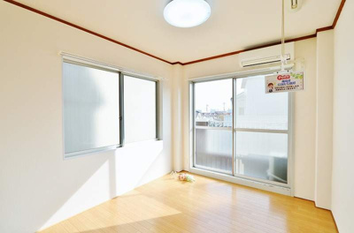 【居間・リビング】 | 浜口マンション | ゆったり過ごせるリビングです