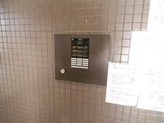 【エントランス】 | 防犯上安心のオートロック機能付きマンション♪