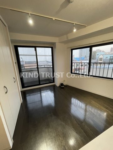 ラムアンドエヌエンタープライズの居間・リビング