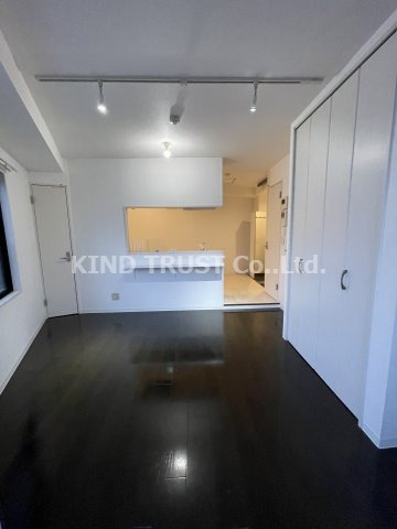 ラムアンドエヌエンタープライズの居間・リビング