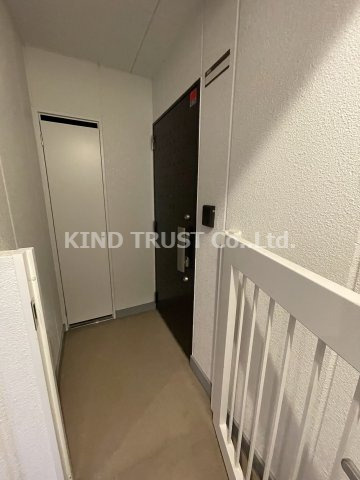 ラムアンドエヌエンタープライズの玄関