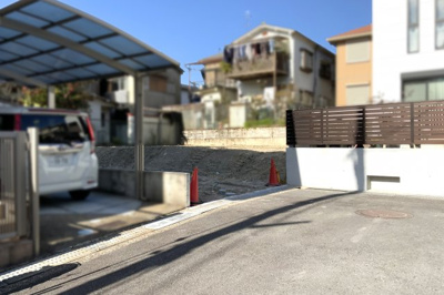 【前面道路含む現地写真】 | 城陽市寺田宮ノ谷　注文建築　建築条件なし　土地 | 《建物プランのおすすめポイント》【キッチン】パントリースペースがあり使い勝手のよいキッチンスペースです。