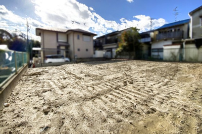 【外観】 | 城陽市寺田宮ノ谷　注文建築　建築条件なし　土地 | 敷地が広いのでお庭や駐車場に余裕があります。南面が駐車場orお庭スペースになりますので、すぐ側に建物がなく陽当りの良いお家になりますね。