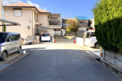 【前面道路含む現地写真】 | 城陽市寺田宮ノ谷　注文建築　建築条件なし　土地 | 小学校が300ｍ先にあるので、近くて通学では親御様も安心ですね。