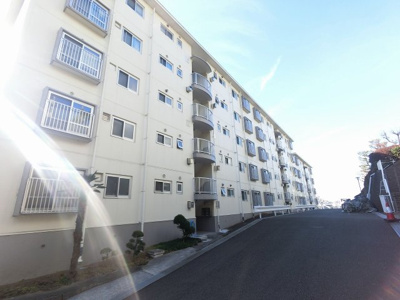 【外観】 | 三ツ池ハイツＥ棟 | 総戸数１１０戸、昭和４５年７月築、管理人は日勤勤務につき管理体制良好です♪