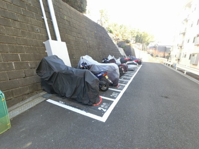 【その他共用部分】 | 三ツ池ハイツＥ棟 | バイク置場です。