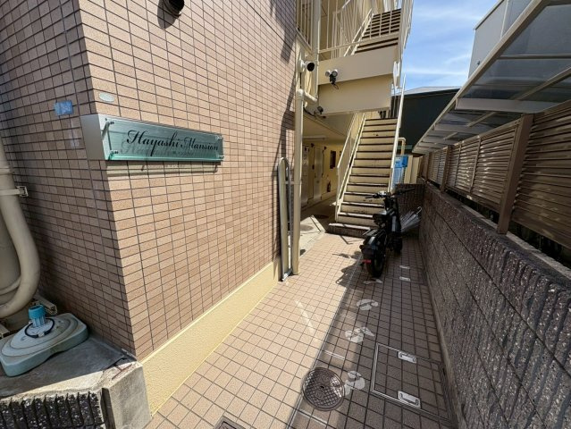 林マンションのエントランス