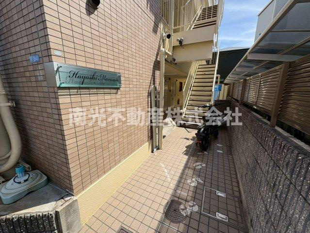 林マンションのエントランス