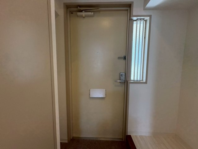 林マンションの玄関
