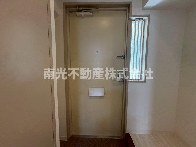 林マンションの玄関