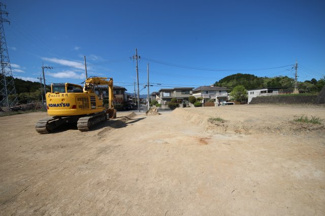 【外観】 | 2022年4月撮影、敷地奥から道路方向