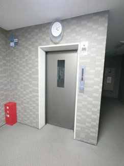 【その他共用部分】 | お買い物時やベビーカーの出し入れに便利なエレベーター付です。