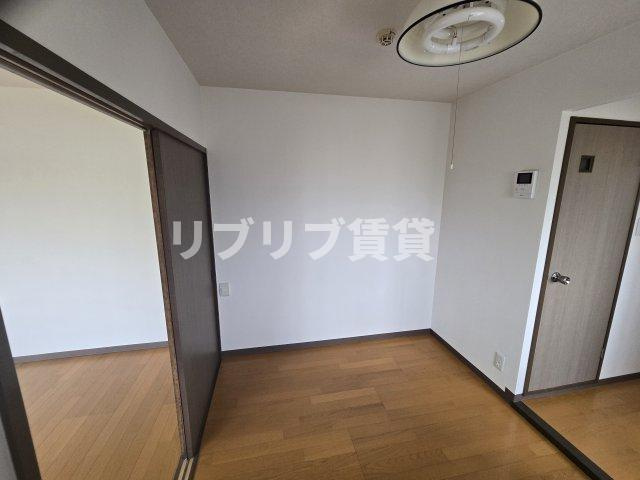 ホワイトレジデンスの居間・リビング