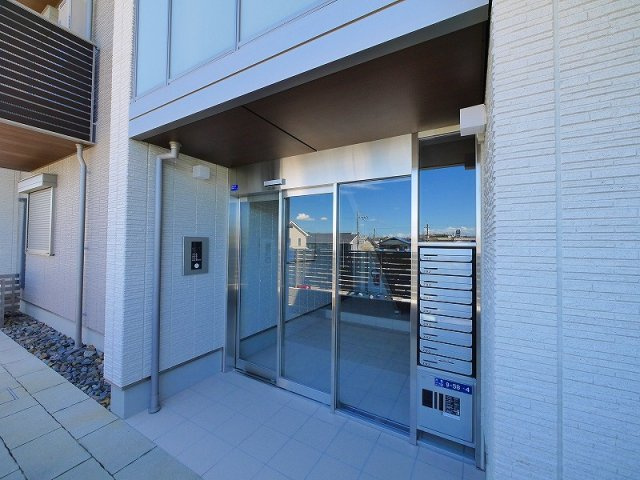 サンライズヒルのエントランス|毎日通るエントランスはこのようになっています