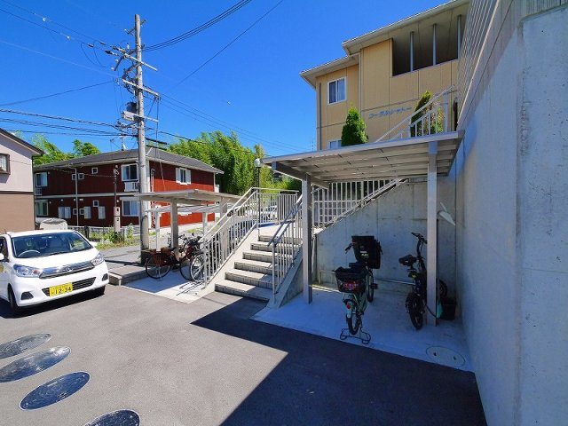 サンライズヒルのその他共用部分|屋根付きの駐輪場です