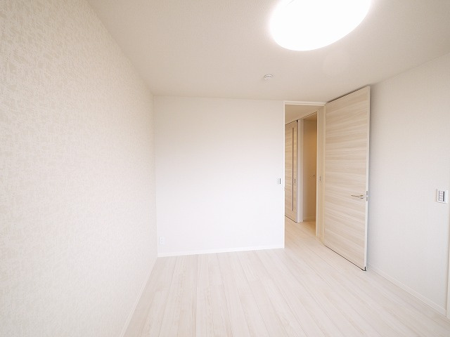 サンライズヒルの寝室|落ち着いた色調の寝室です