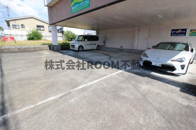 アヴァンセ八幡の駐車場|駐車場があります