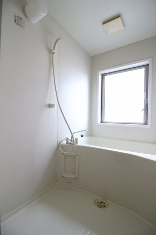 ラパン郡元の浴室|日々の疲れを癒すお風呂付です