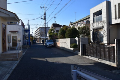 【前面道路含む現地写真】 | 立川市富士見町7丁目　売地 | 「建築基準法第43条第2項第2号」に基づく建築許可の取得が必要