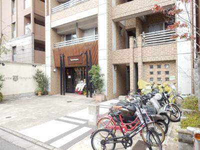 ディクティ三条のエントランス