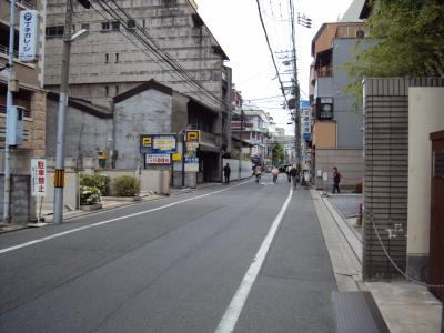 ディクティ三条の周辺|前面道路