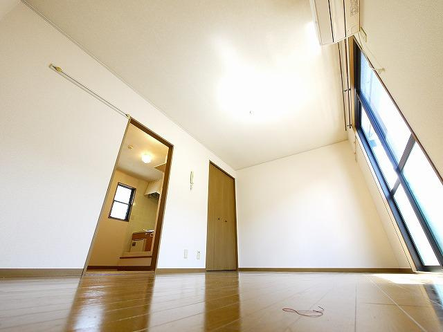 メイプルハイツの洋室|コンパクトで使いやすい洋室です