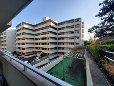 【展望】 | サンハイツ八事ふじみC棟＜仲介手数料無料＞ | 南側バルコニーからの眺望。