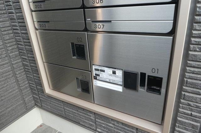 倉敷市西中新田の賃貸マンションのその他共用部分|宅配ボックス完備。