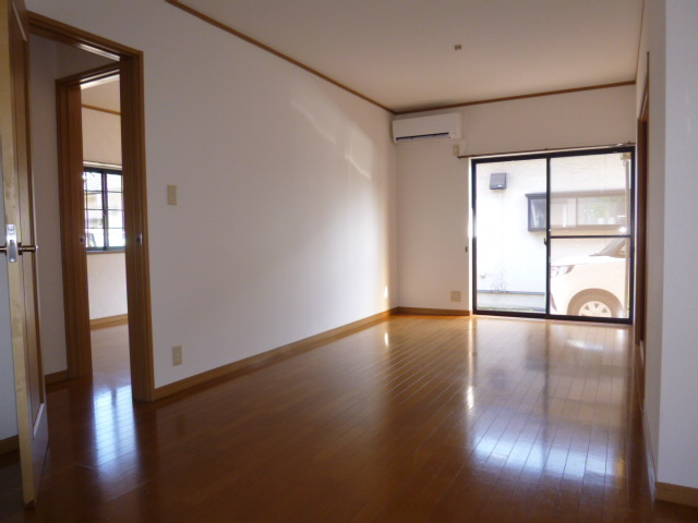 福田町古新田貸家719-6の居間・リビング