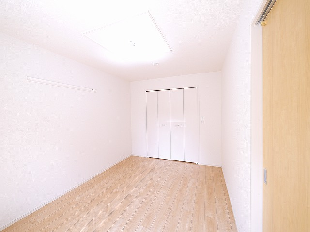 ＤＫⅡの内装|落ち着いた色調の洋室です