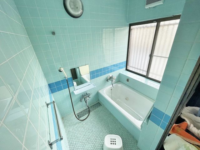 野洲市野洲　中古戸建の浴室