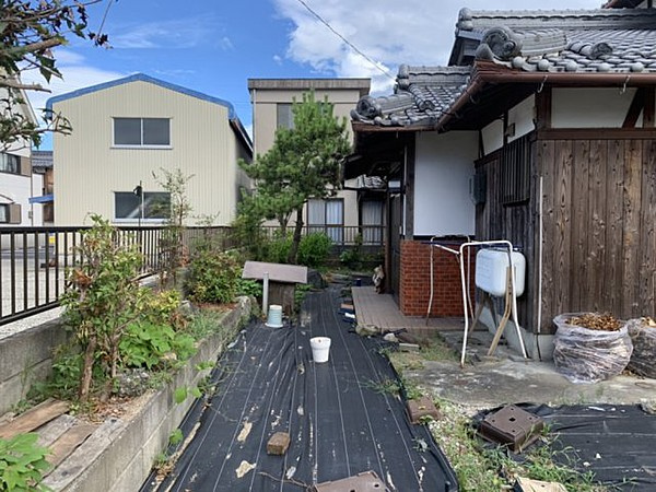 野洲市野洲　中古戸建の庭