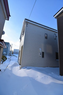 【外観】 | 【新築】白石区菊水上町四条　６号棟 | 木造ガルバリウム鋼板横葺　土地面積164.38㎡