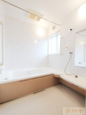 【浴室】 | ☆駿河区下川原南　中古戸建て | 1.25坪の浴室です。お風呂で日々の疲れを落としましょう♪
スタイリッシュなお風呂になっています！