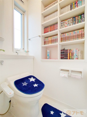 【トイレ】 | ☆駿河区下川原南　中古戸建て | ２Fトイレは棚があって趣味を楽しめる時間になるかもしれませんね♪