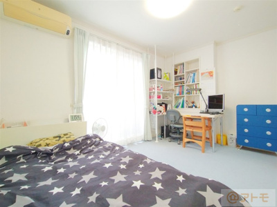 【子供部屋】 | ☆駿河区下川原南　中古戸建て | 収納豊富な6.8帖の洋室は明るく広々としています！