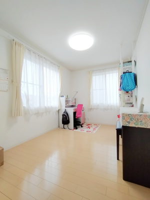 【子供部屋】 | 駿河区下川原南　中古戸建 | 各居室に収納がついているので、部屋の中をすっきり見せることができますね！