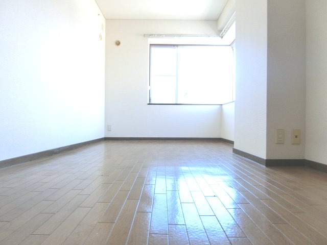 アレグレスの洋室