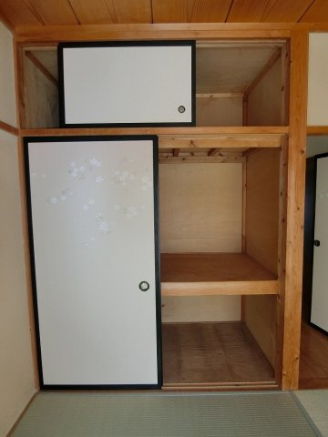 安中市安中貸住宅の収納