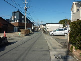 【前面道路含む現地写真】