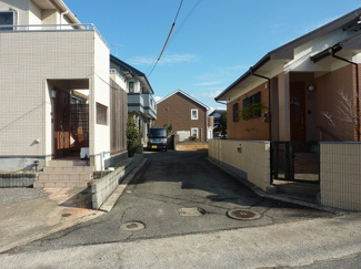 【前面道路含む現地写真】