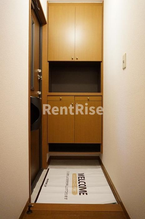 フローラティＡ・Ｂ Ａの玄関